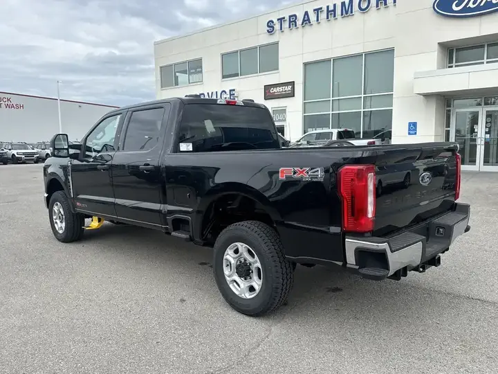 Ford F-350 Super Duty 2026 photo 2