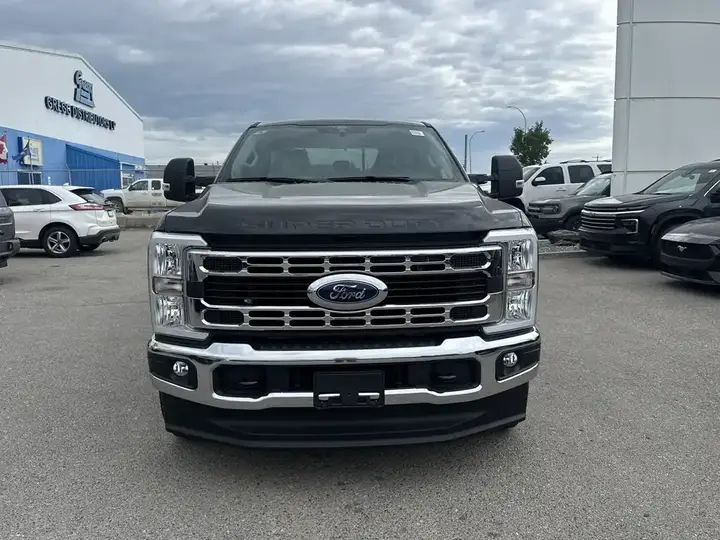 Ford F-350 Super Duty 2026 photo 3