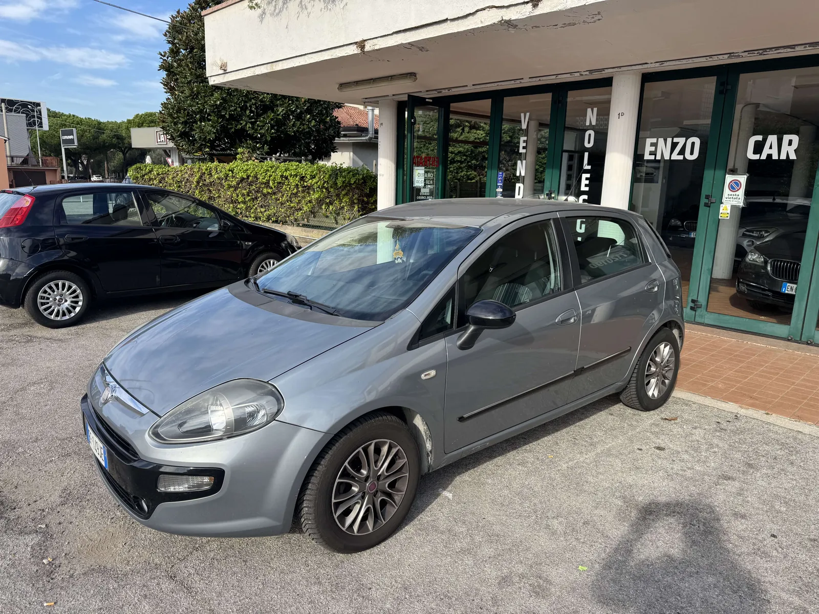 Fiat Grande Punto 2011 photo 2