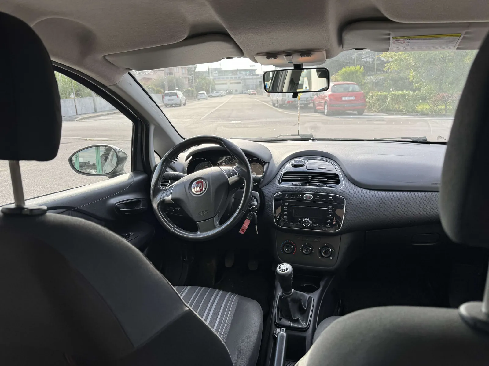 Fiat Grande Punto 2011 photo 4