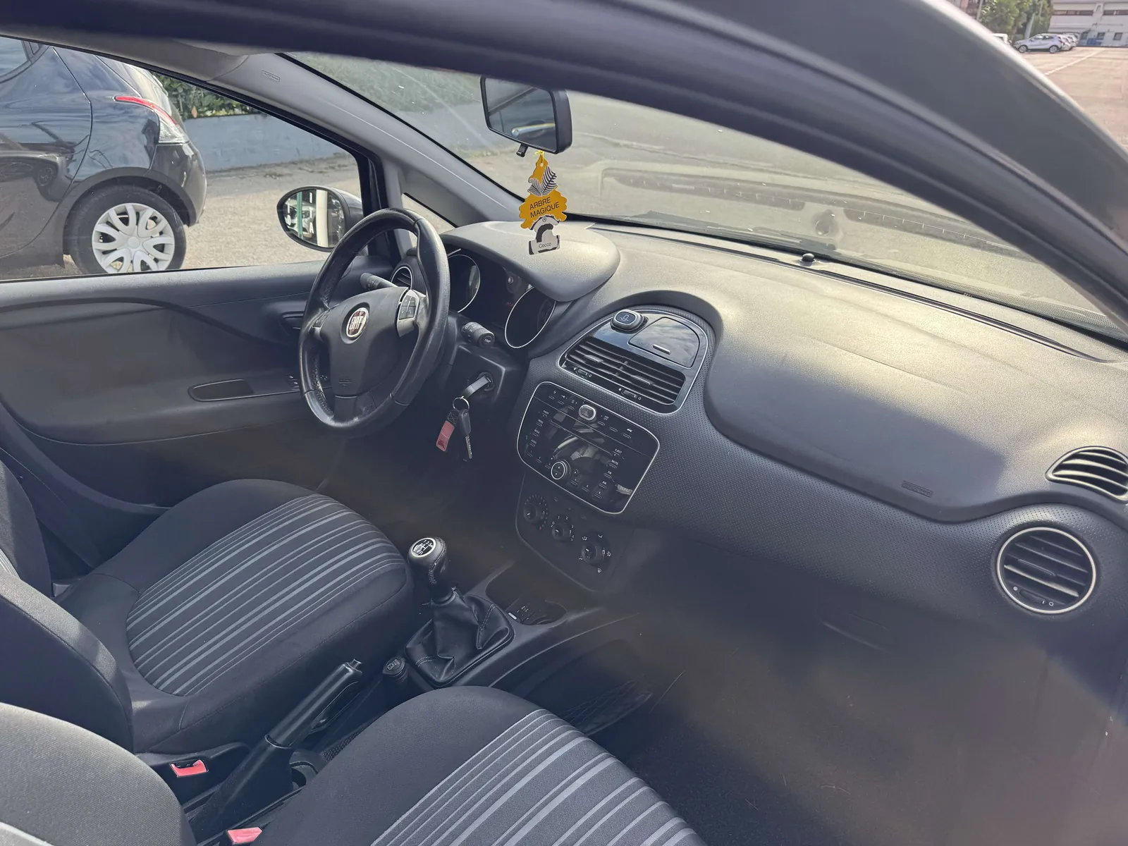 Fiat Grande Punto 2011 photo 5