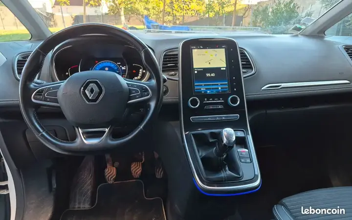 Renault Grand Scenic 2018 photo 2