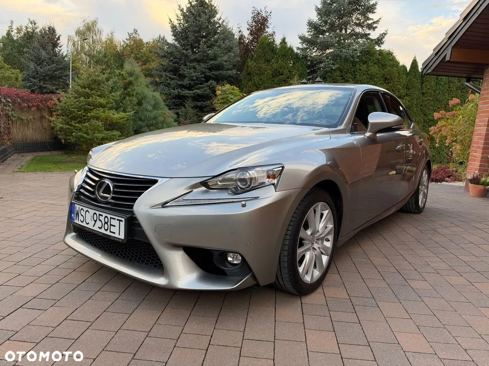 Lexus Is 2015 photo 2