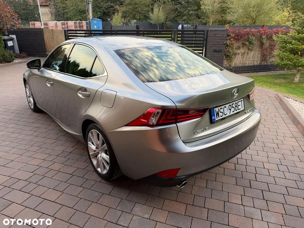 Lexus Is 2015 photo 4