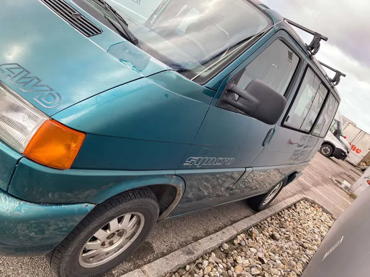 Volkswagen T4 1993 photo 2