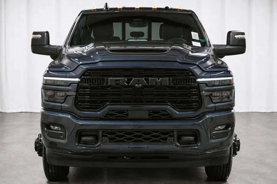 Ram 3500 Laramie 2026 photo 2