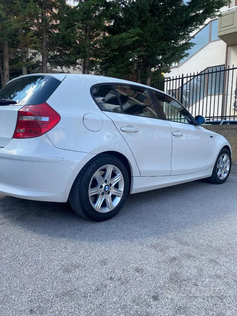 BMW 1 Series 2009 photo 2