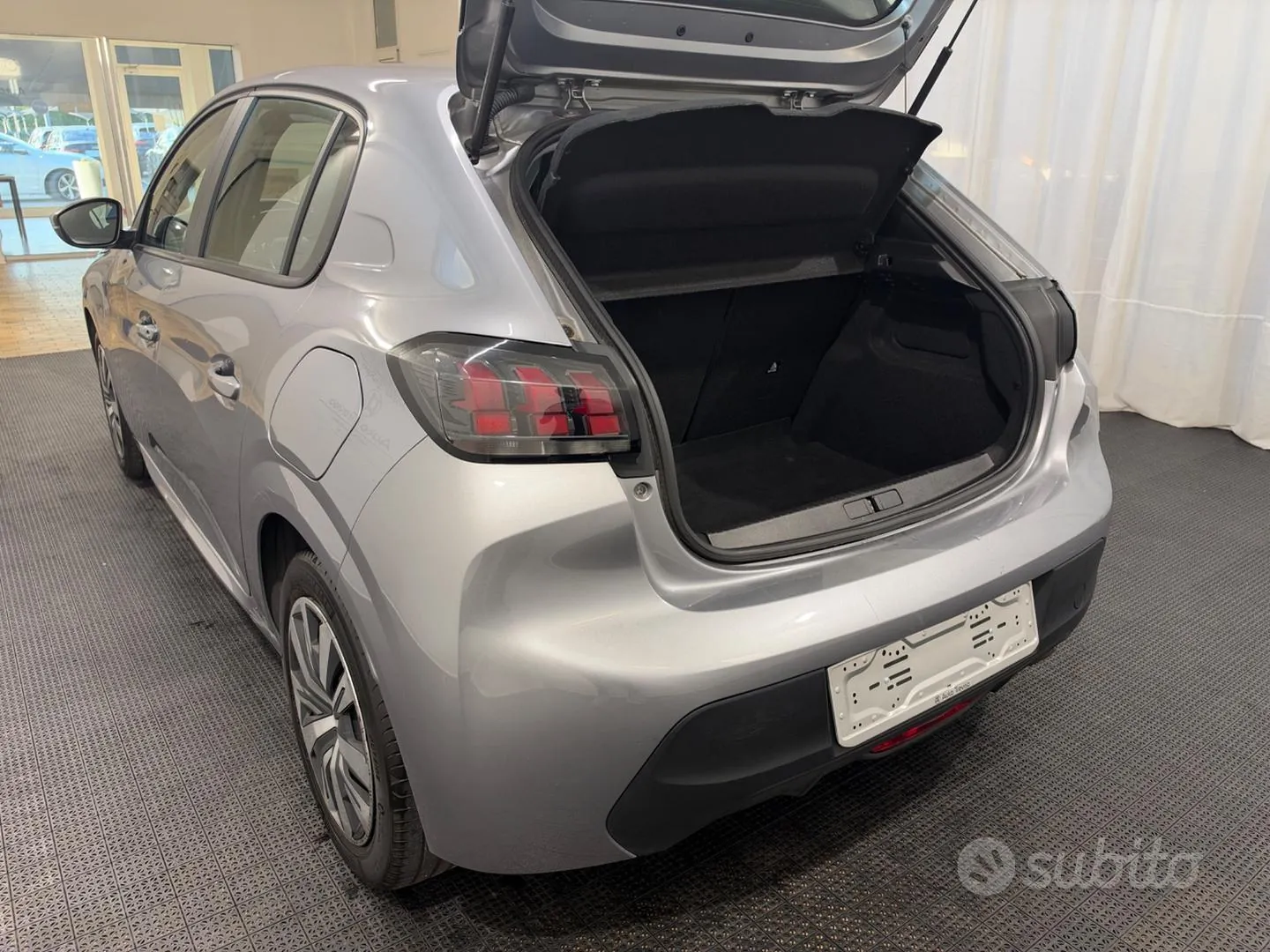 Peugeot 208 2020 photo 3