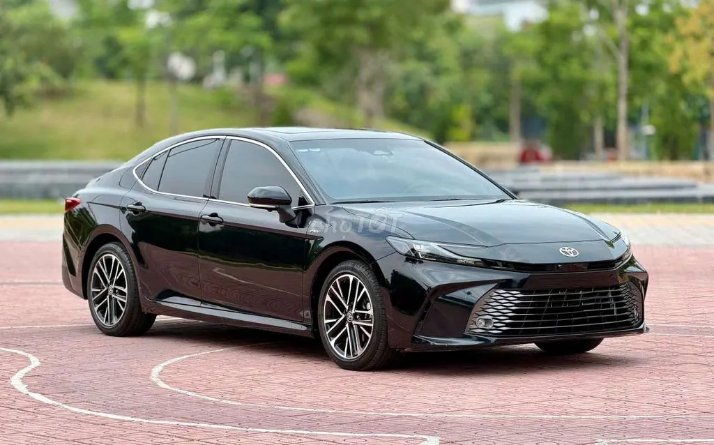 Toyota Camry 2025 photo 2