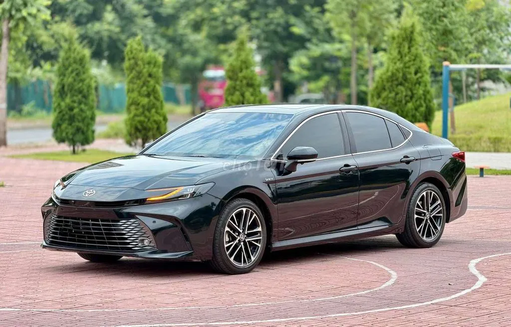 Toyota Camry 2025 photo 4