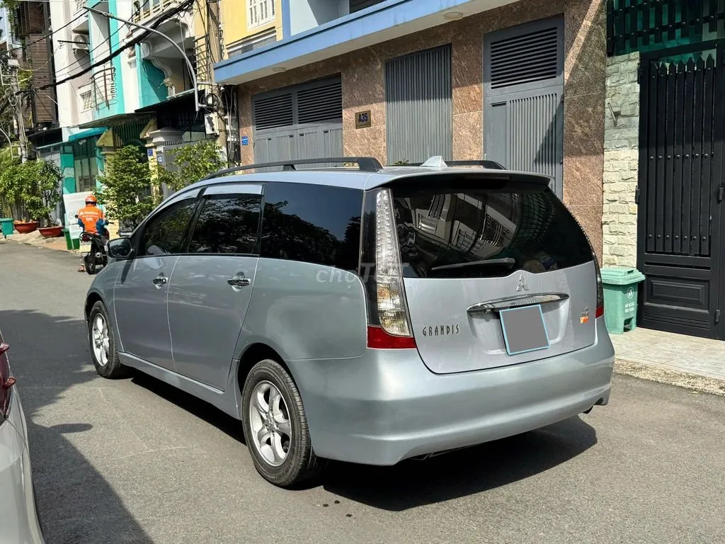 Mitsubishi Grandis 2006 photo 3