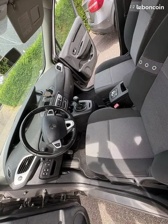 Renault Scenic 2013 photo 3