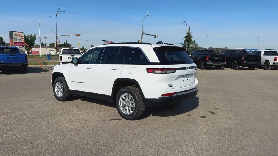 Jeep Grand Cherokee 2026 photo 4