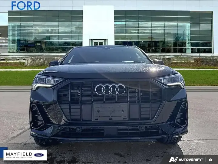 Audi Q3 2023 photo 2