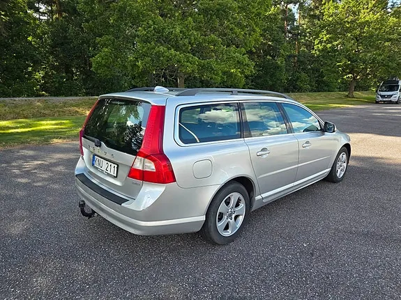 Volvo V70 2010 photo 5
