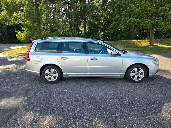 Volvo V70 2010 photo 4