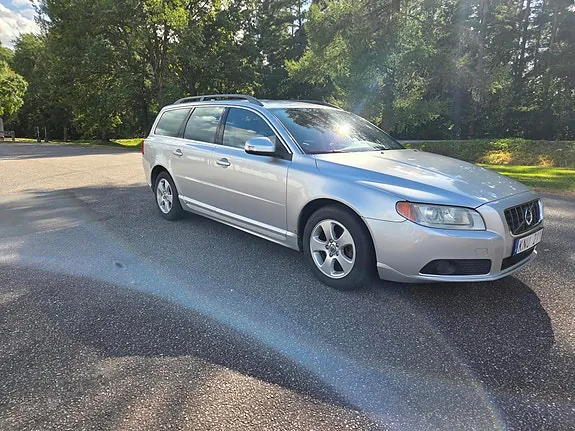 Volvo V70 2010 photo 3