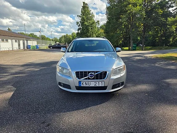 Volvo V70 2010 photo 2