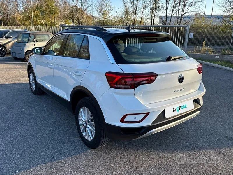 Volkswagen T-Roc 2023 photo 3