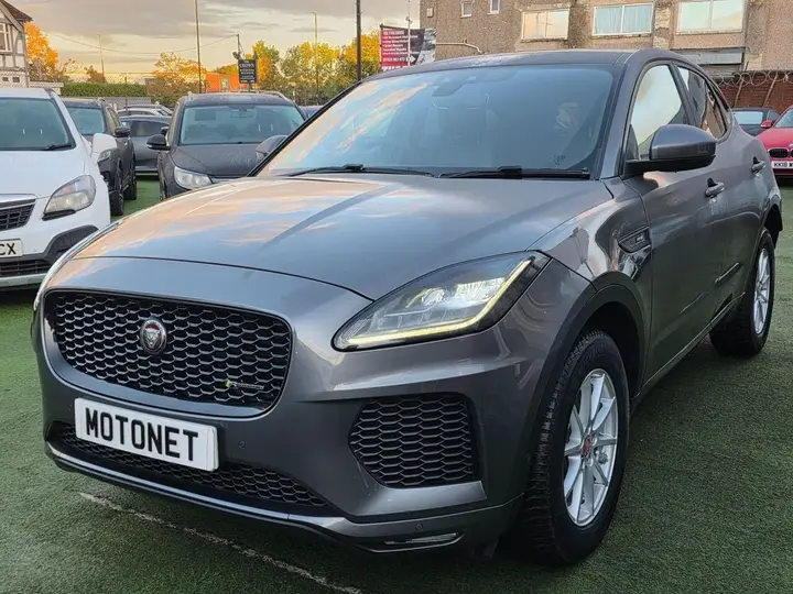 Jaguar E-Pace 2018 photo 5