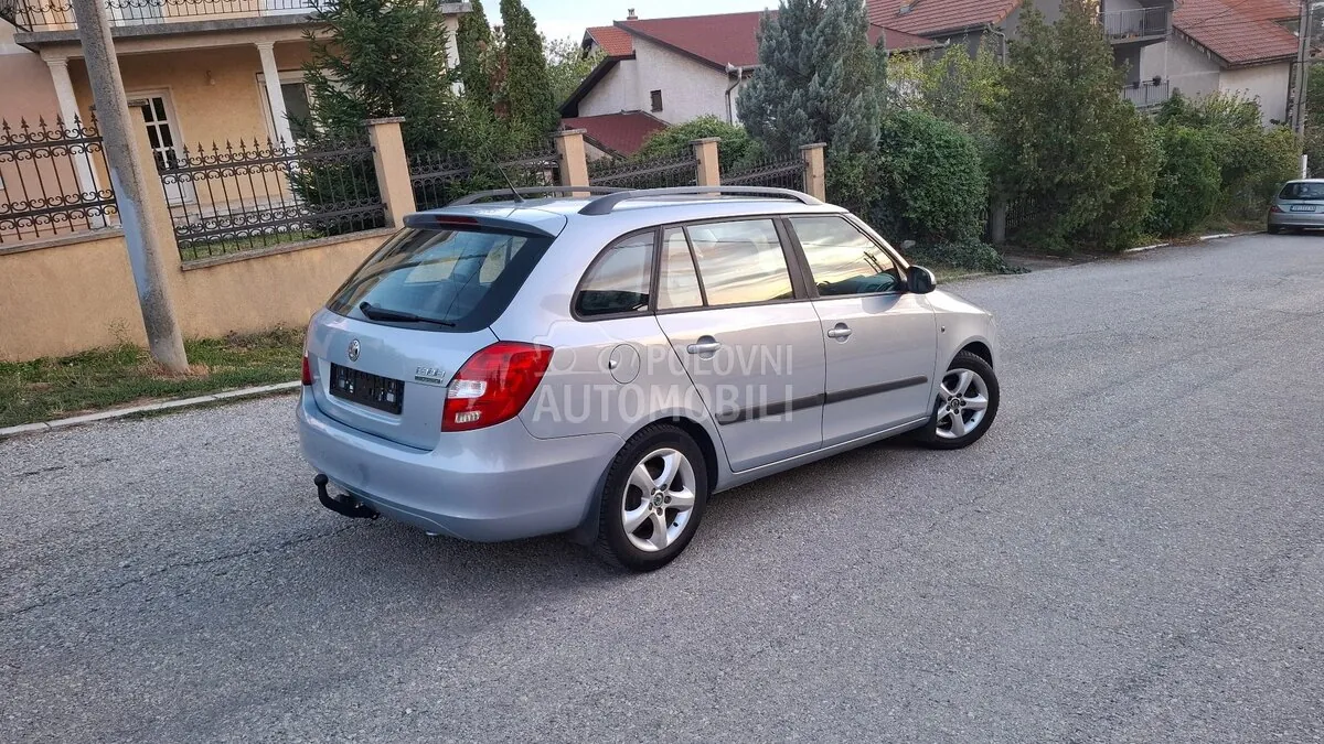 Skoda Fabia 2010 photo 2