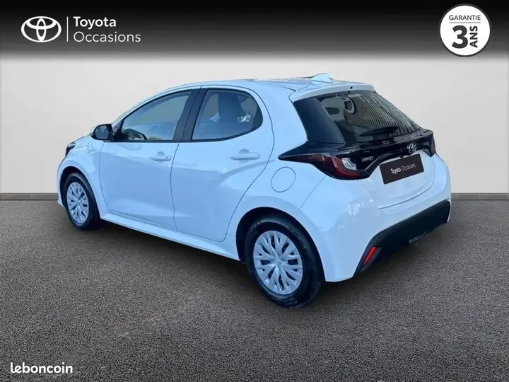 Toyota Yaris 2022 photo 2