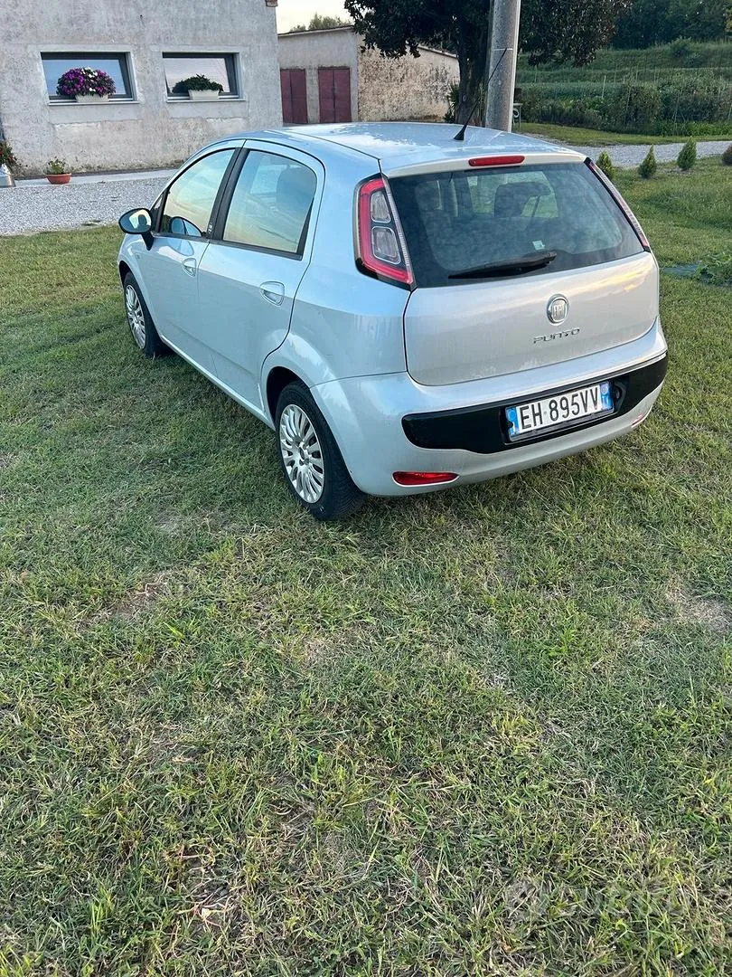 Fiat Punto Evo 2011 photo 2