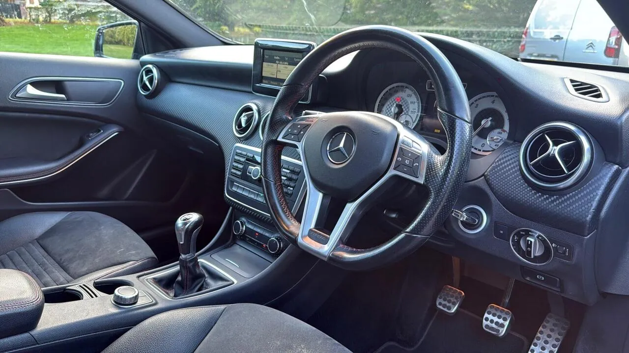 Mercedes-Benz A-Class 2013 photo 2