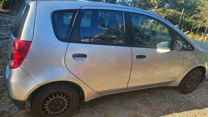 Mitsubishi Colt 2012 photo 2