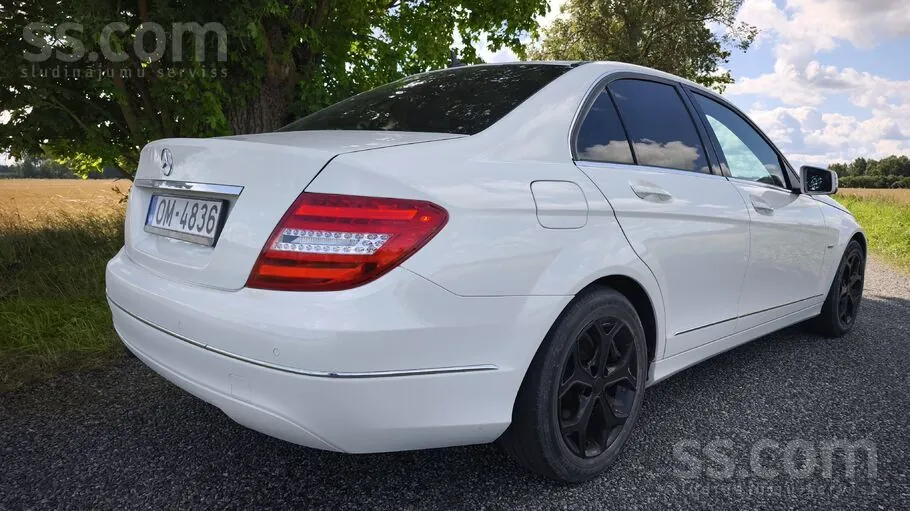 Mercedes-Benz C180 2012 photo 5