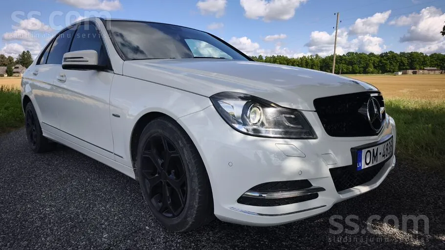 Mercedes-Benz C180 2012 photo 2