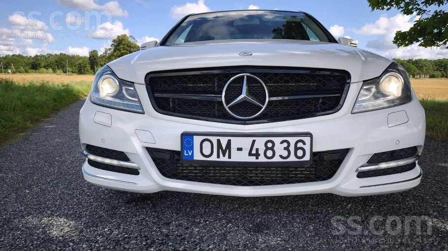 Mercedes-Benz C180 2012 photo 3