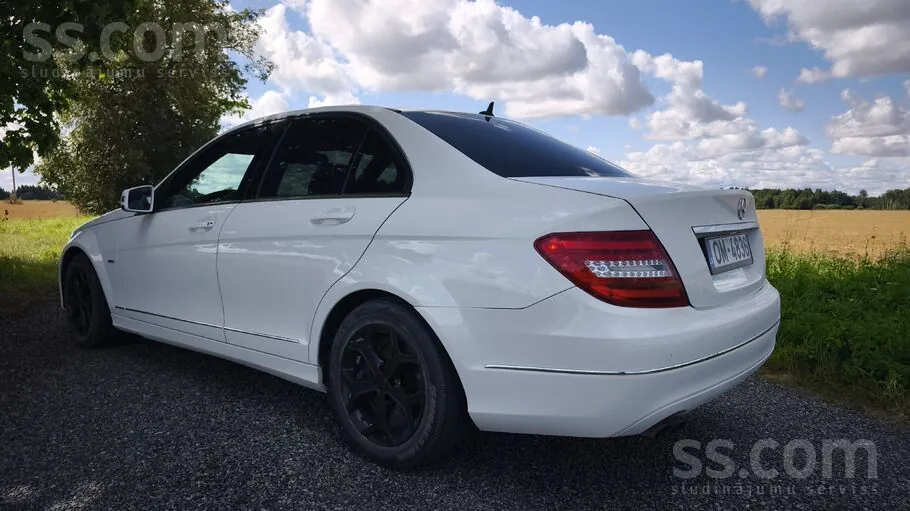Mercedes-Benz C180 2012 photo 4