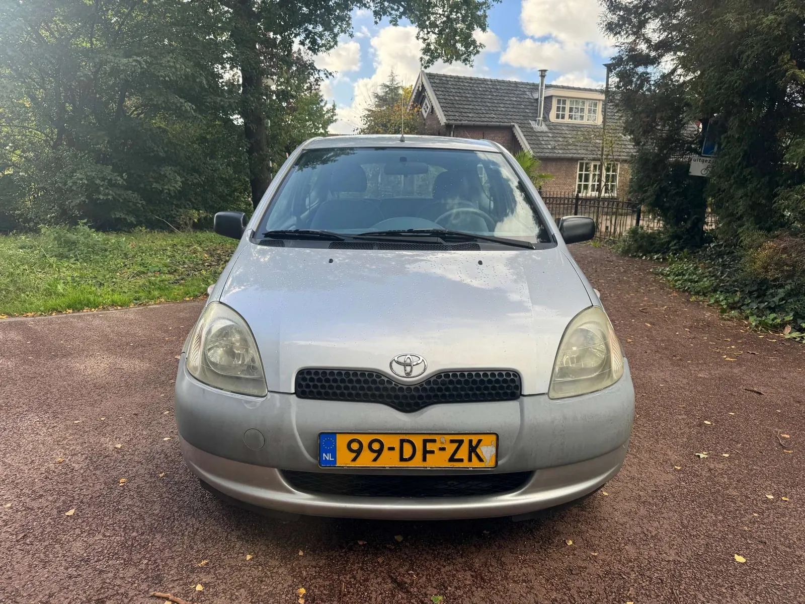 Toyota Yaris 1999 photo 2