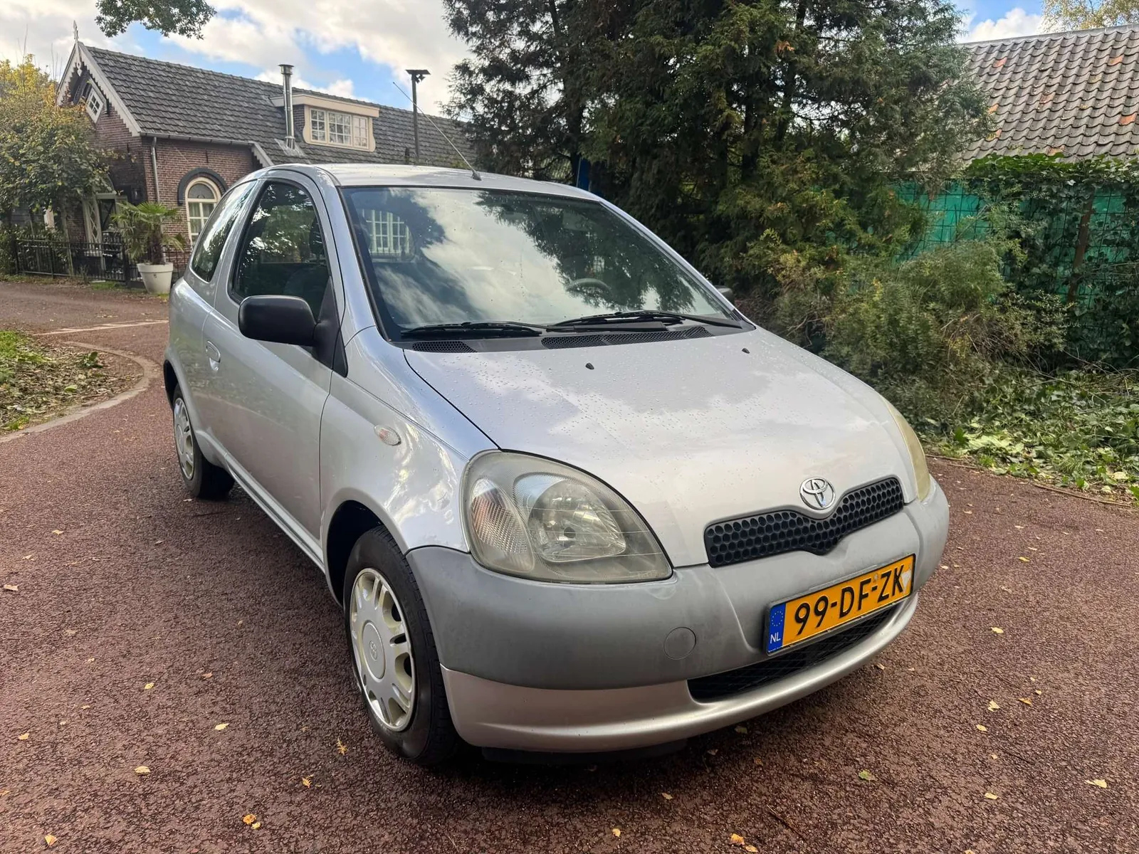 Toyota Yaris 1999 photo 3