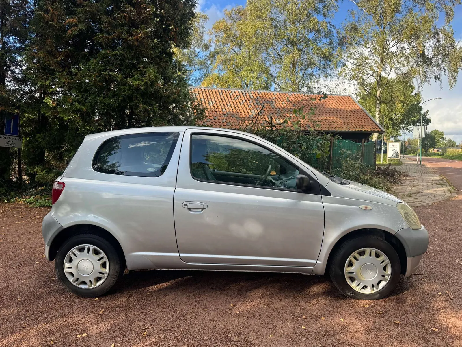 Toyota Yaris 1999 photo 4