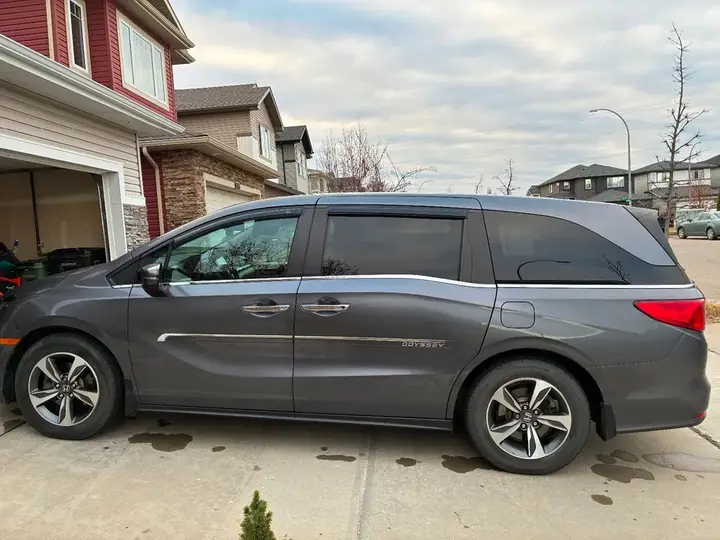 Honda Odyssey 2018 photo 3