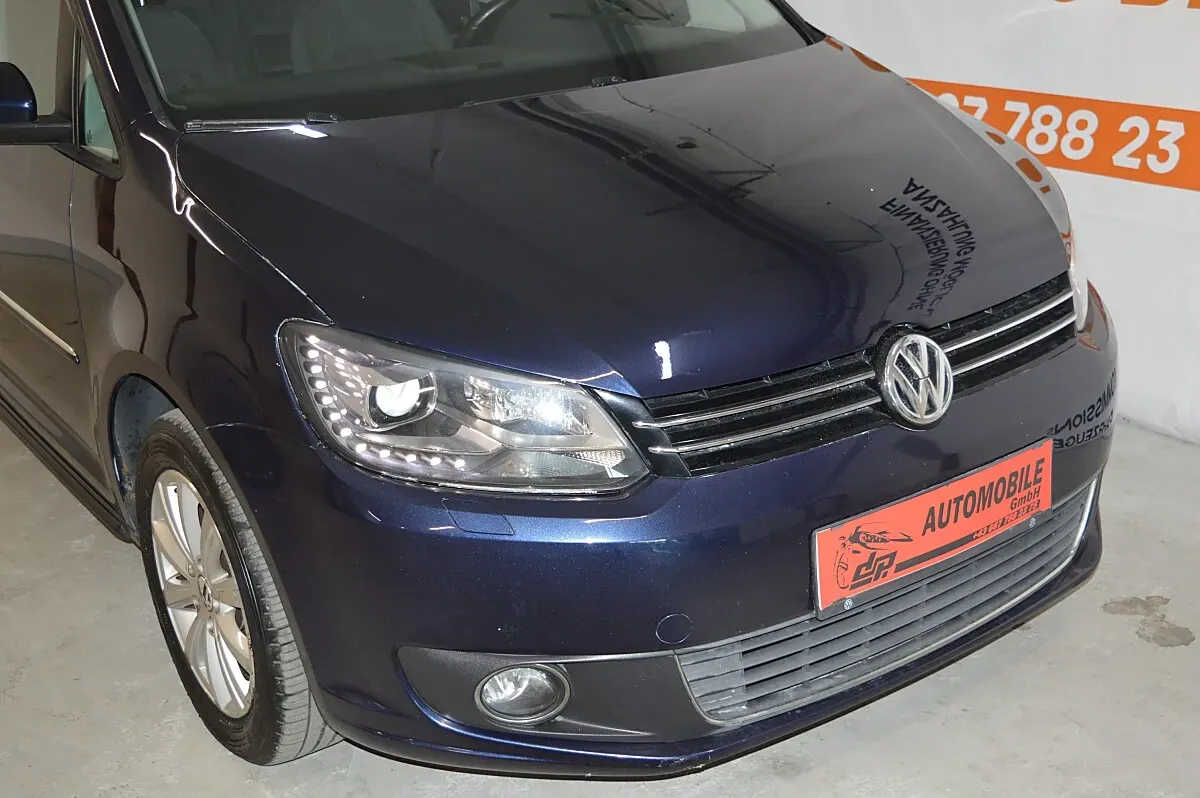 Volkswagen Touran 2011 photo 2