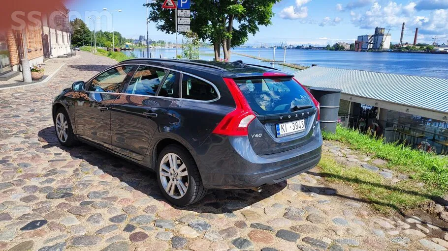 Volvo V60 2013 photo 2