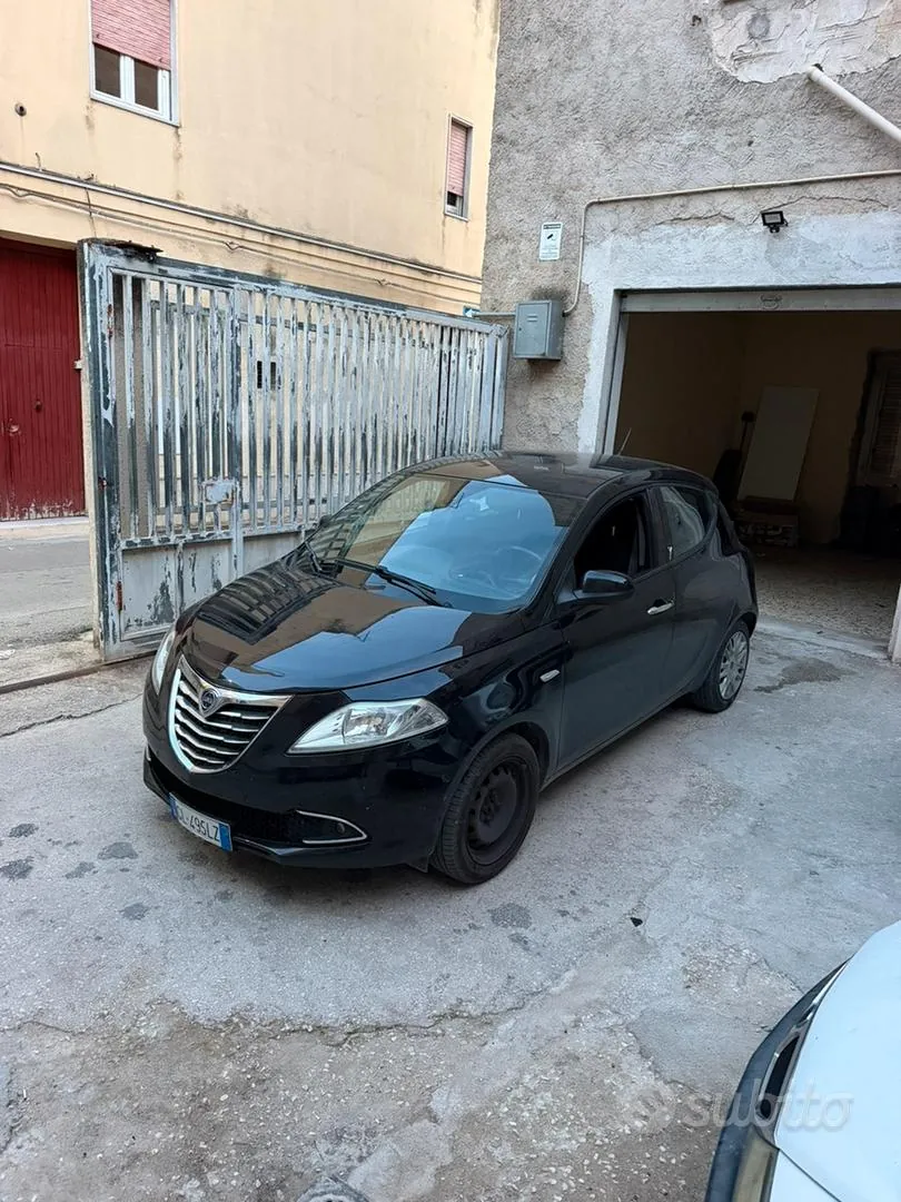 Lancia Ypsilon 2013 photo 2