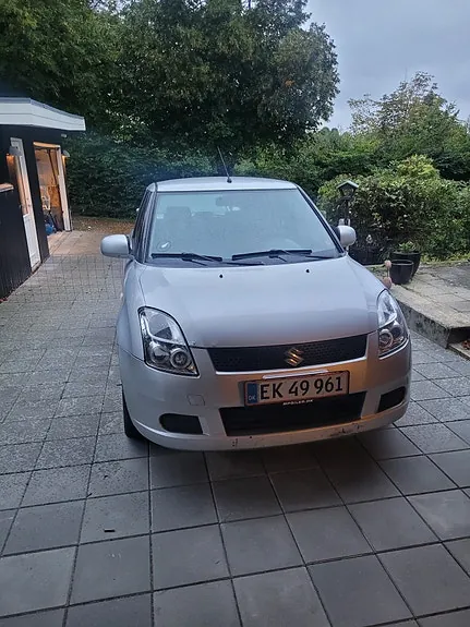 Suzuki Swift 2005 photo 2