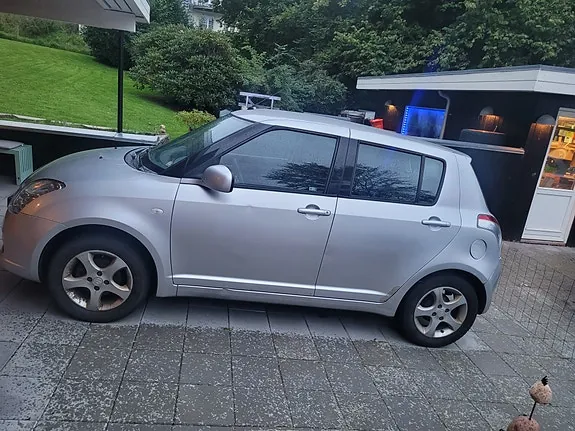 Suzuki Swift 2005 photo 3