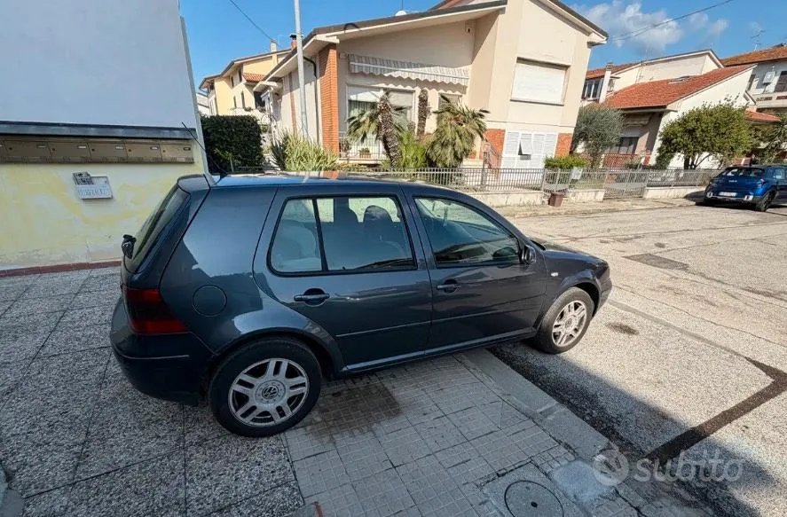 Volkswagen Golf 2002 photo 3