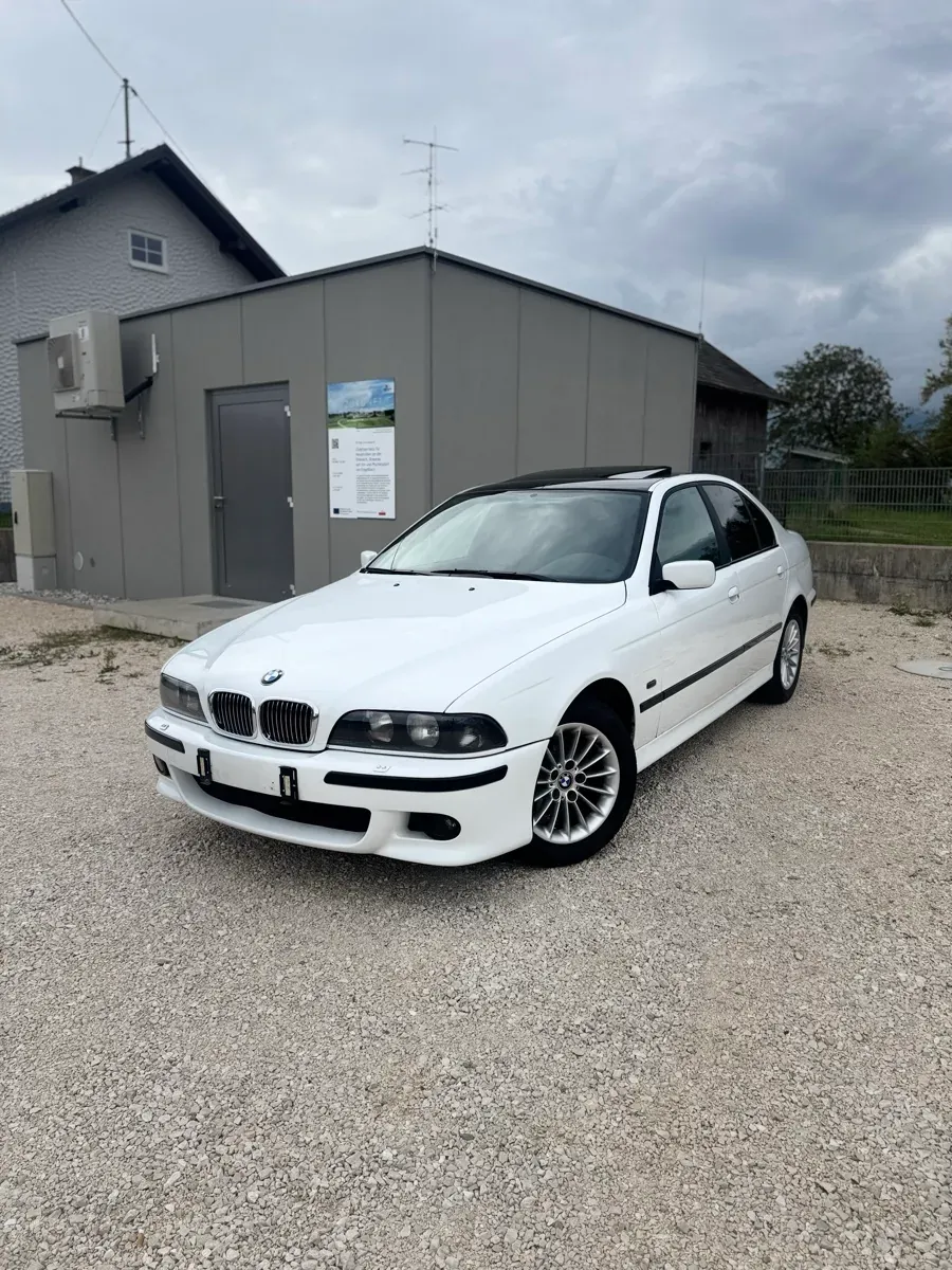 BMW 5 Series 2000 photo 2
