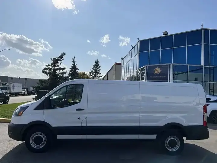 Ford Transit Cargo 2023 photo 3