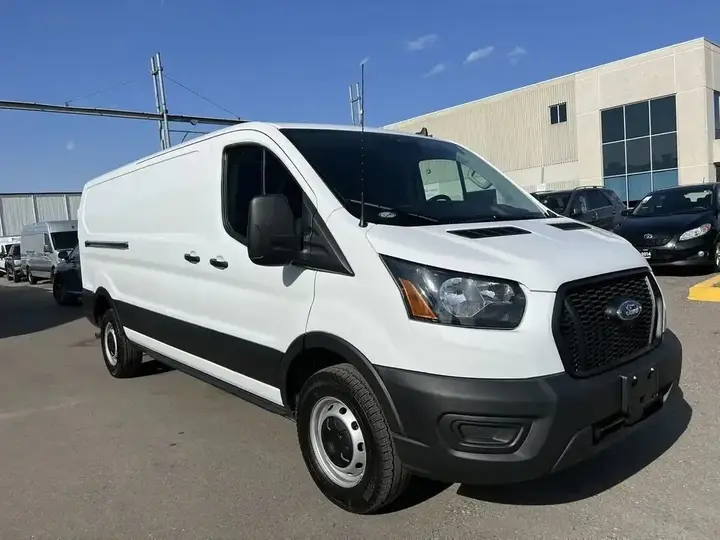 Ford Transit Cargo 2023 photo 2