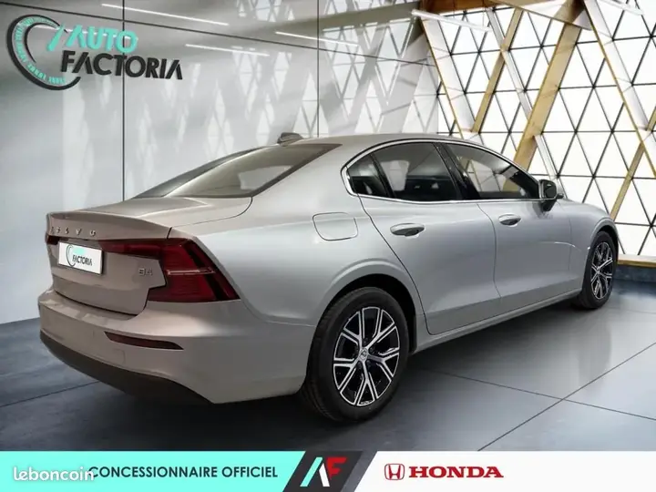 Volvo S60 2024 photo 4