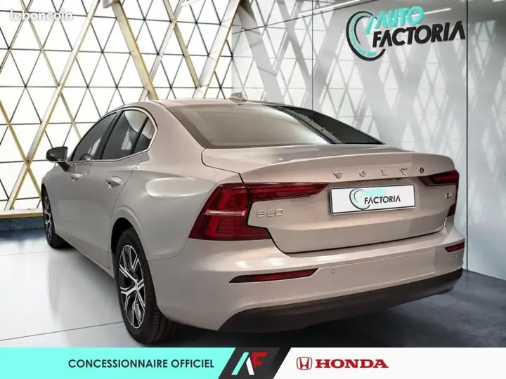 Volvo S60 2024 photo 3