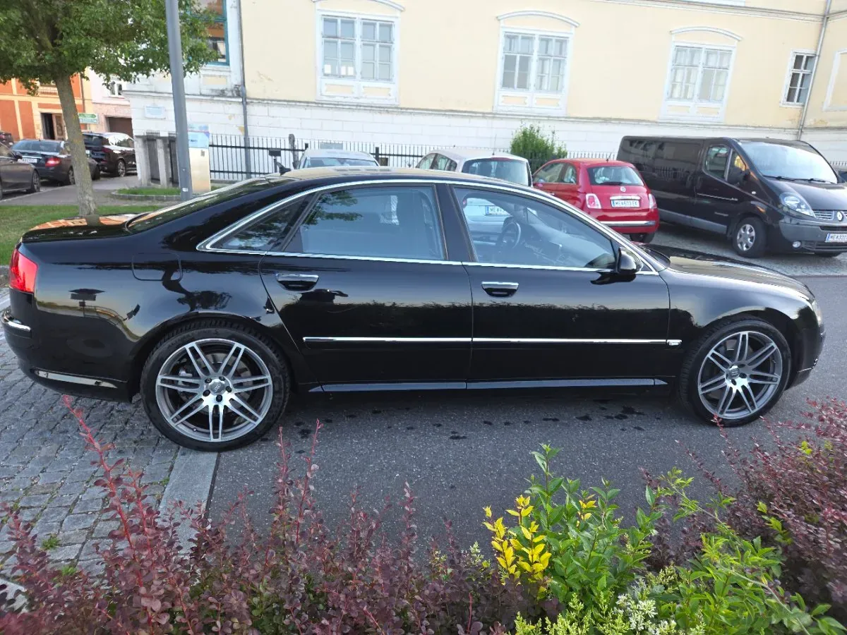 Audi A8 2004 photo 2
