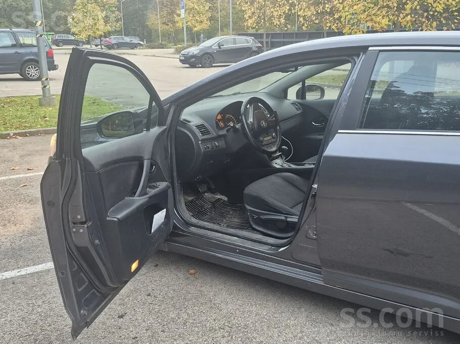 Toyota Avensis 2009 photo 4